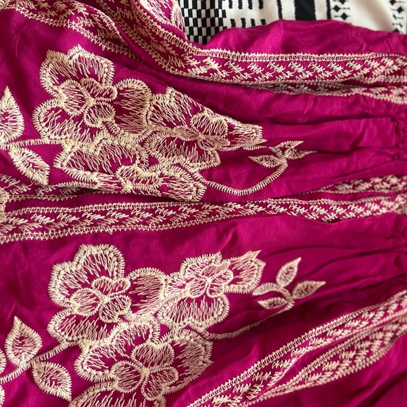 Embroidered pink skirt - Picture 3 of 3